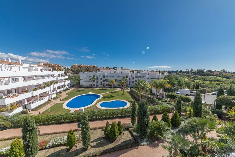 Estepona Property - Exceptional space for the money is the unique selling feature of this apartment